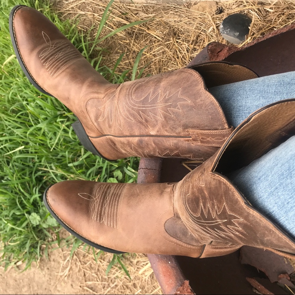 Brown leather Ariat boots 9.5 B